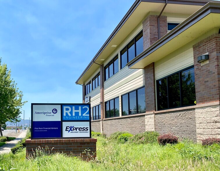 More Photos Of 3523 Arrowhead Dr, Medford Office For Lease