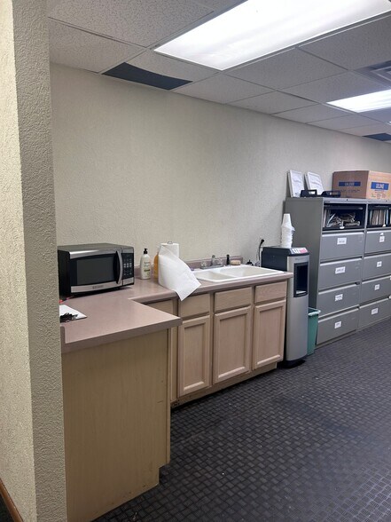 More Photos Of 637 S 12th Ave, Hopkins Research And Development For Sale