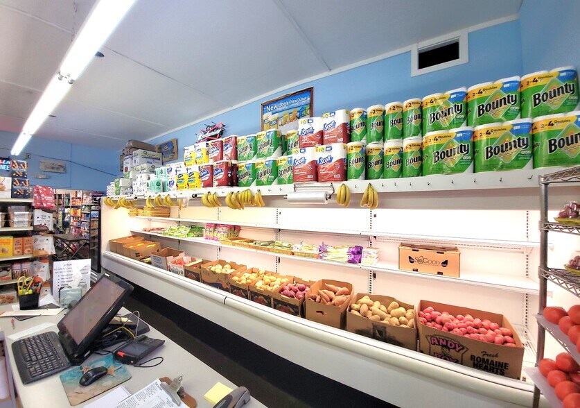 More Photos Of 21 Broadway ave, Fair Harbor Storefront Retail Residential For Sale