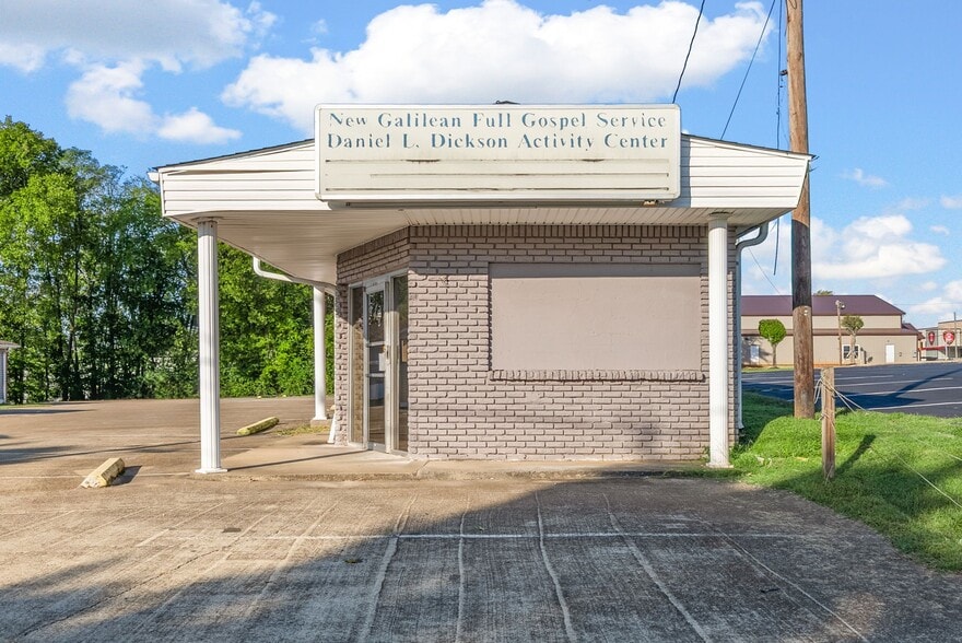 More Photos Of 124 10th St, Clarksville Flex For Sale