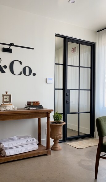 More Photos Of 2247 Sylvan Ave, Dallas Office For Sale