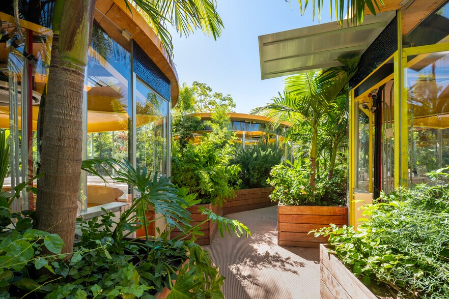 More Photos Of 1370 N St Andrews Pl, Los Angeles Office For Sale