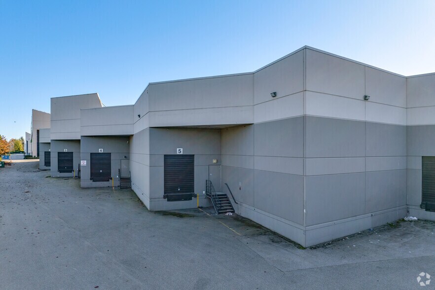 More Photos Of 1315 United Blvd, Coquitlam Showroom For Lease