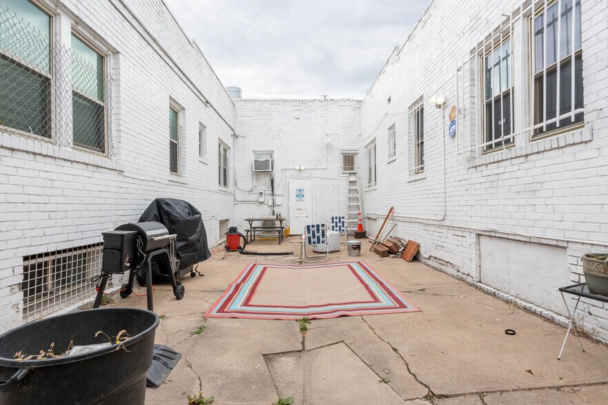 More Photos Of 3935 W Colfax Ave, Denver Storefront For Lease