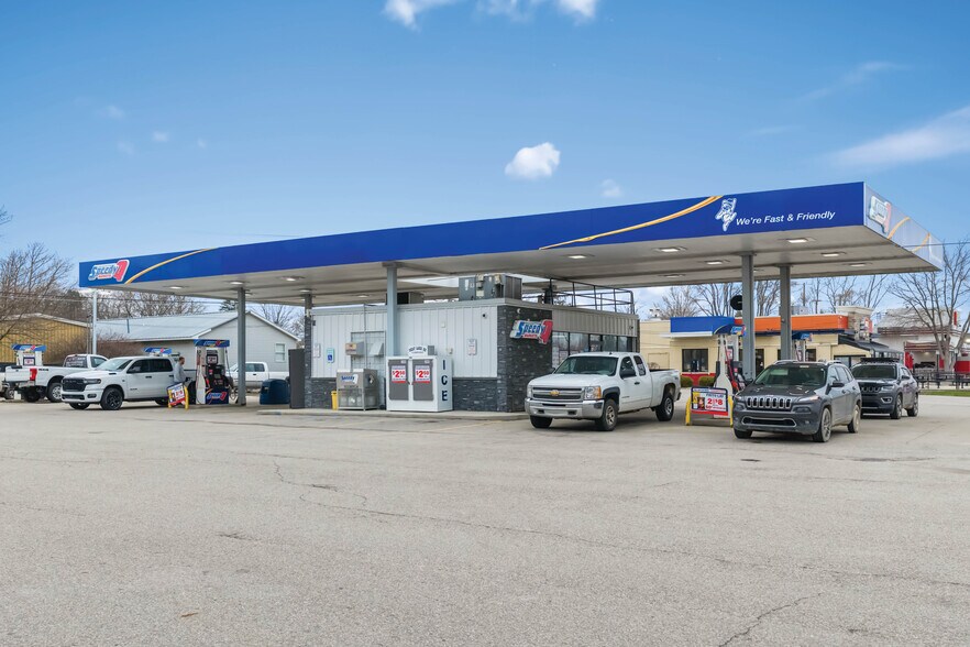 Primary Photo Of 910 S Main St, Lapeer Freestanding For Sale