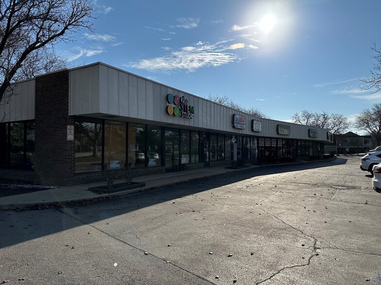 More Photos Of 201-225 S Meacham Rd, Schaumburg Unknown For Lease