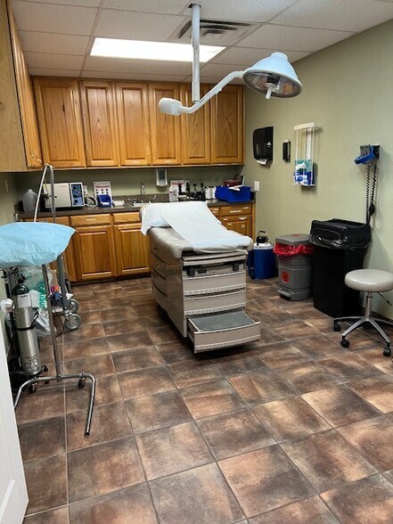 More Photos Of 600 S Red River Expy, Burkburnett Medical For Sale
