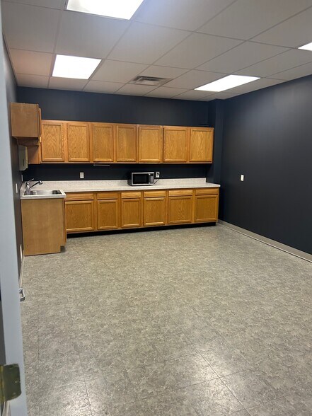 More Photos Of 3862 Race Rd, Cincinnati Light Manufacturing For Lease