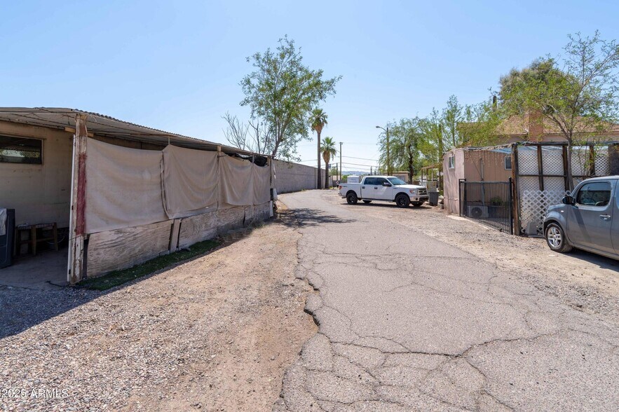 More Photos Of 2735 W Van Buren St, Phoenix Service For Sale