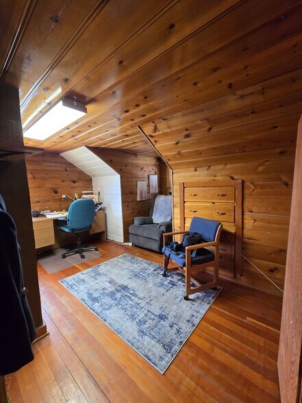 More Photos Of 1427 SW Highland Ave, Redmond Serviced Offices For Sale