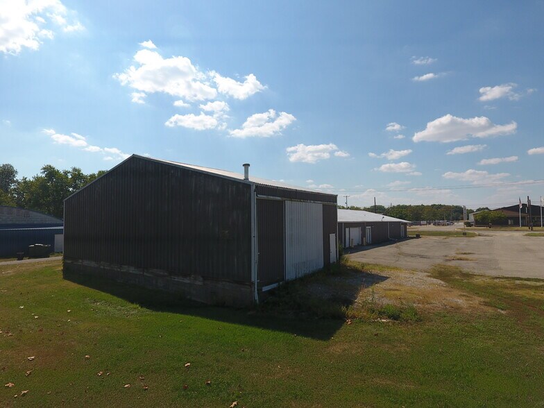 More Photos Of 11596 & 11638 IL Highway 1, Paris Warehouse For Sale