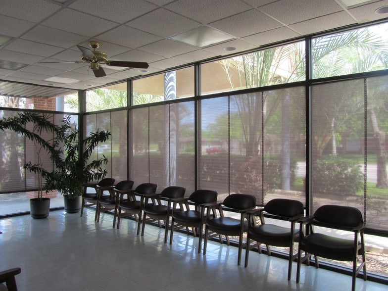 More Photos Of 1205-1211 W Austin St, Port Lavaca Office For Sale