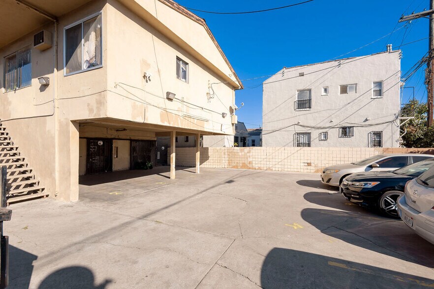 More Photos Of 538 W 82nd St, Los Angeles Apartments For Sale
