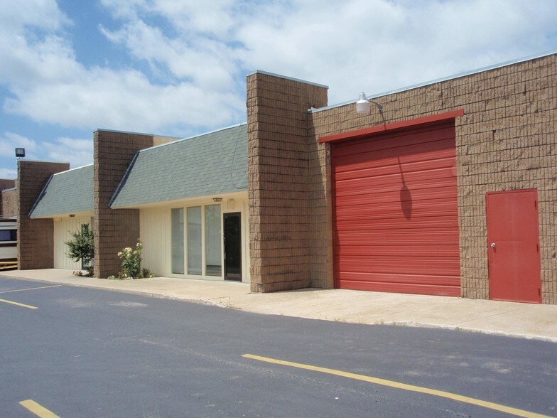More Photos Of 6972 E 38th St, Tulsa Warehouse For Lease