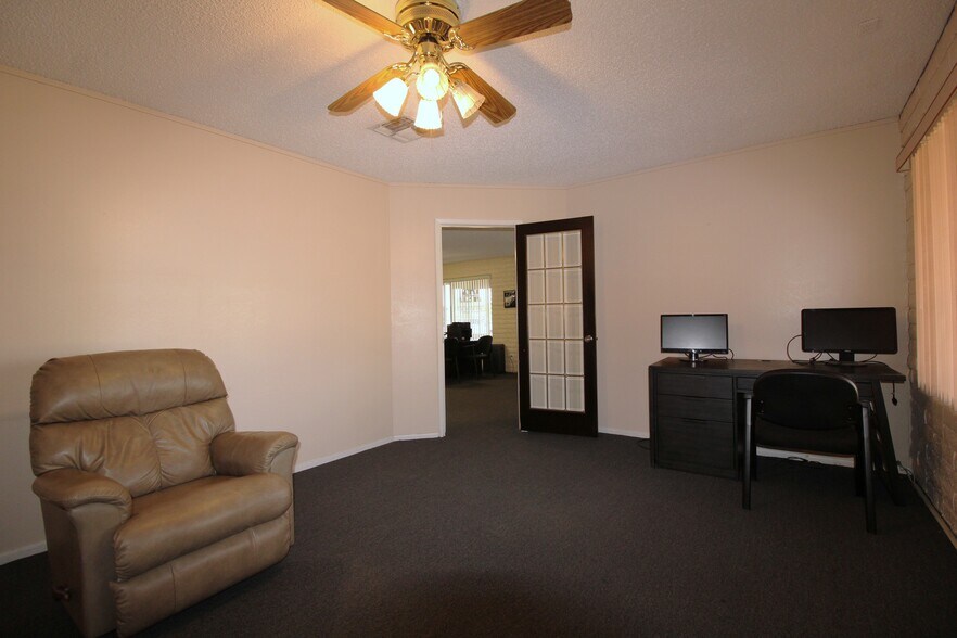 More Photos Of 1000 W Apache Trl, Apache Junction Freestanding For Sale