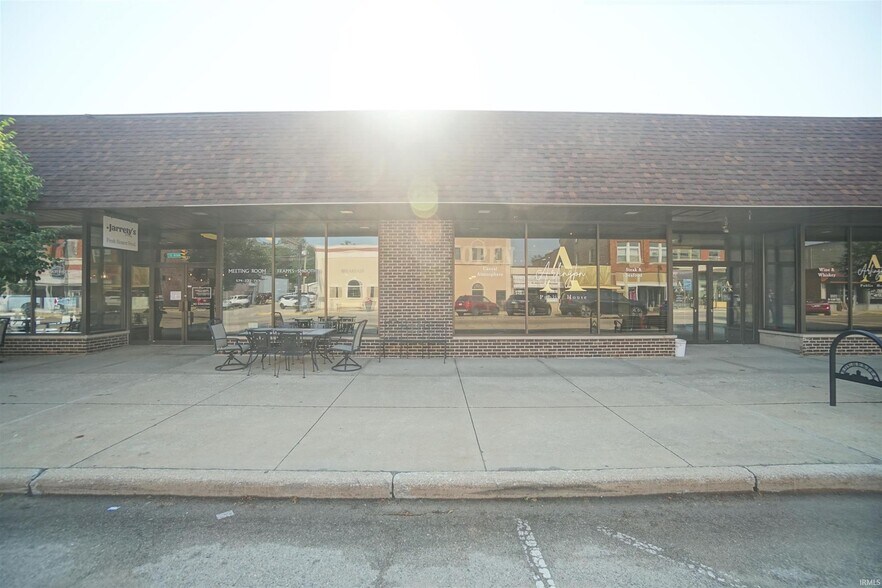 More Photos Of 701 Main St, Rochester Restaurant For Sale