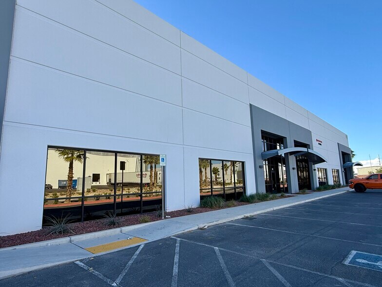 More Photos Of 6180 North Hollywood Blvd, Las Vegas Warehouse For Lease