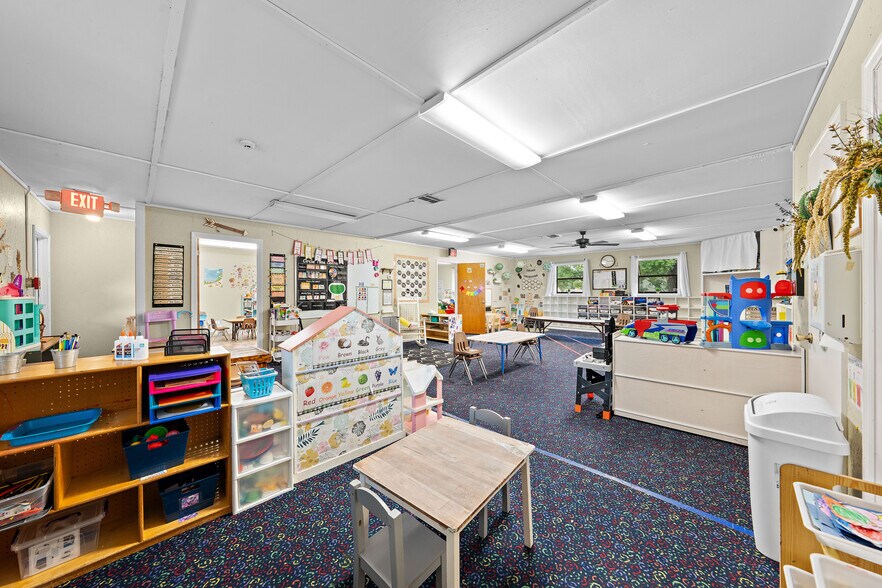 More Photos Of 102 S Highland St, Bushnell Daycare Center For Sale