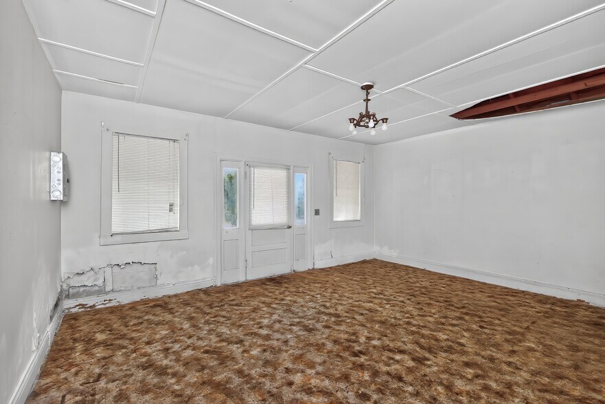 More Photos Of 43 Highway 433, Mackville Flex For Sale