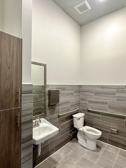 More Photos Of 525 Shiloh Rd, Plano Medical For Sale