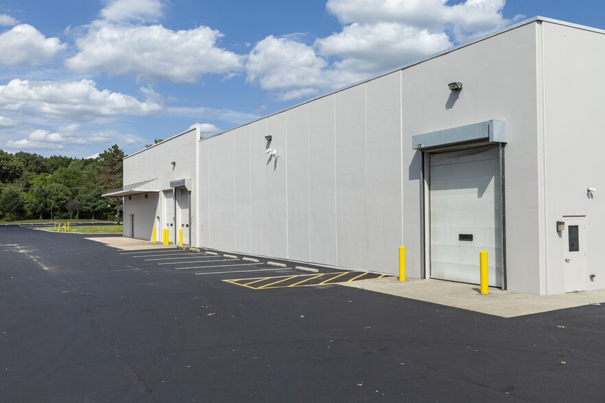 More Photos Of 901 Pleasant Valley Ave, Mount Laurel Warehouse For Lease