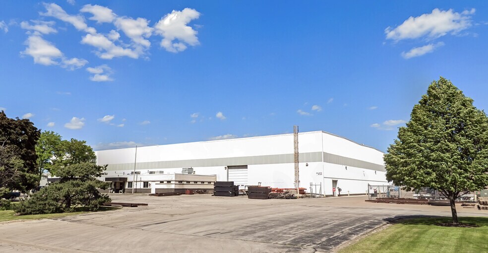More Photos Of 6900 S 10th St, Oak Creek Warehouse For Lease