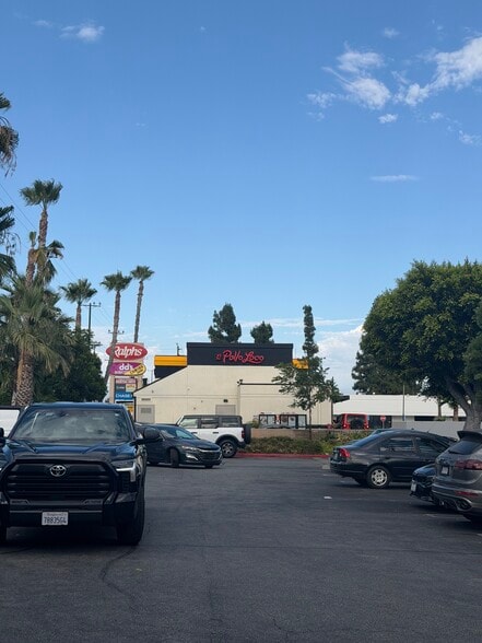 More Photos Of 17200-17288 Saticoy St, Van Nuys Unknown For Lease