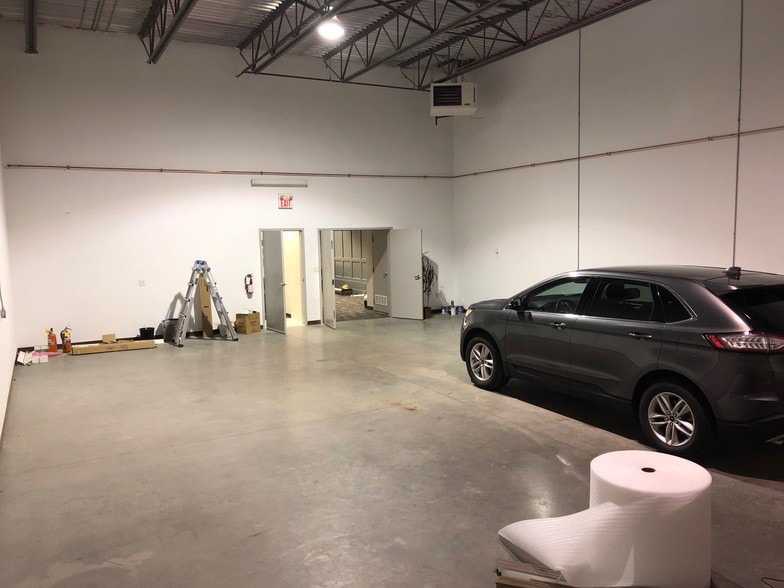 More Photos Of 11651 40th St SE, Calgary Warehouse For Lease