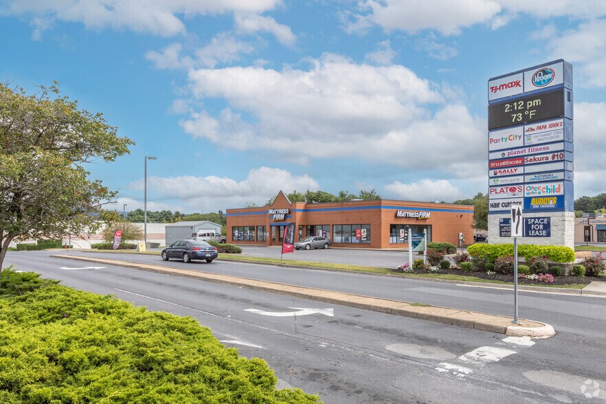 More Photos Of 1790 E Market St, Harrisonburg General Retail For Lease