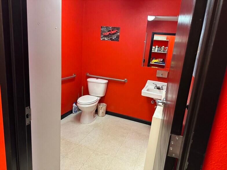More Photos Of 7140 Ivy St, Commerce City Warehouse For Sale