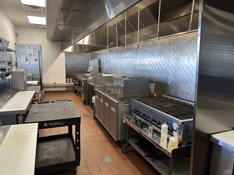 More Photos Of 1866 W Jefferson Ave, Joliet Restaurant For Lease