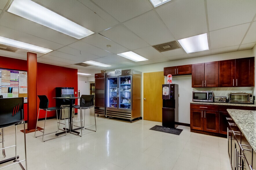 More Photos Of 6801 N 54th St, Tampa Warehouse For Sale