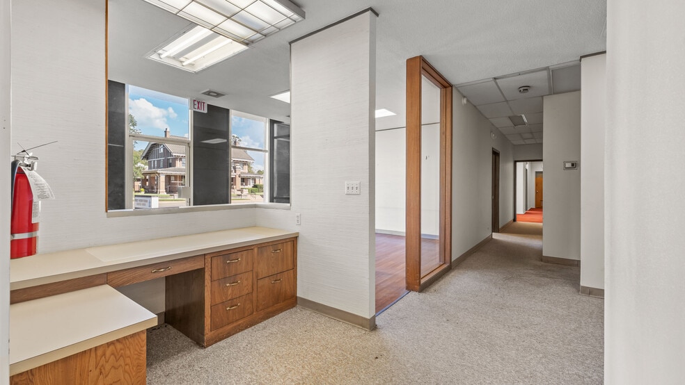 More Photos Of 507 Hickory St, Texarkana Office For Sale