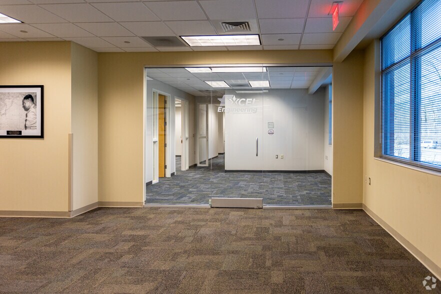 More Photos Of 575 Oak Ridge Tpke, Oak Ridge Medical For Sale