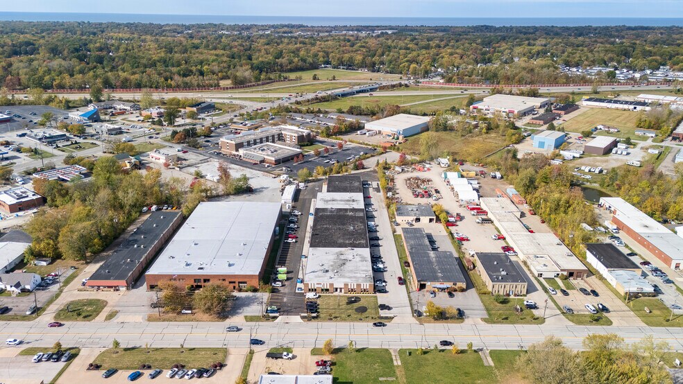More Photos Of 7471 Tyler Blvd, Mentor Showroom For Lease