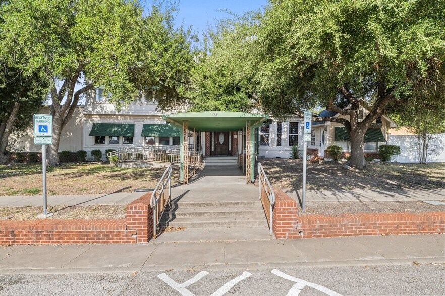 More Photos Of 503 Talbot St, Taylor Funeral Home For Sale