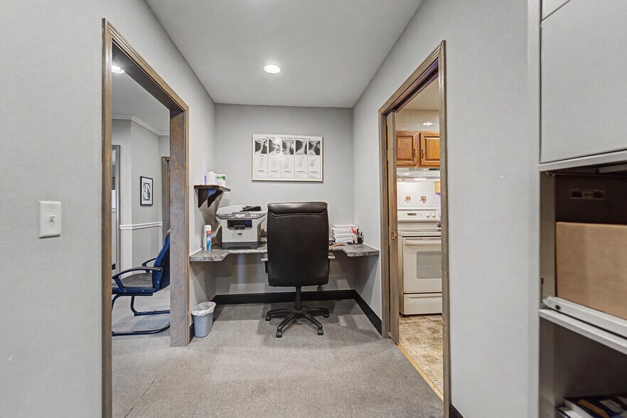 More Photos Of 156 White Oak St, Franklin Medical For Sale