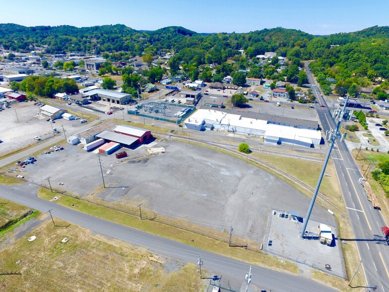 More Photos Of 2415 Lusk St, Guntersville Warehouse For Lease