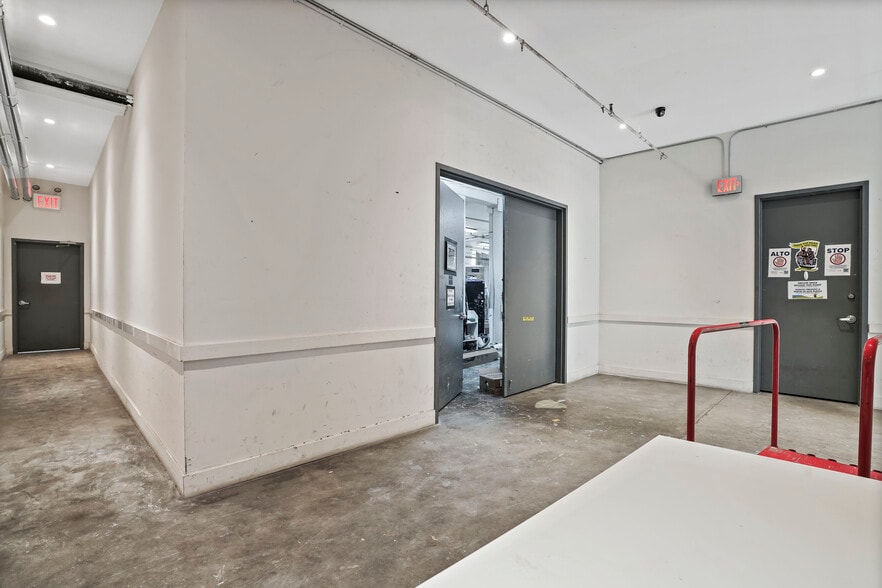 More Photos Of 449-465 Troutman St, Brooklyn Apartments For Lease