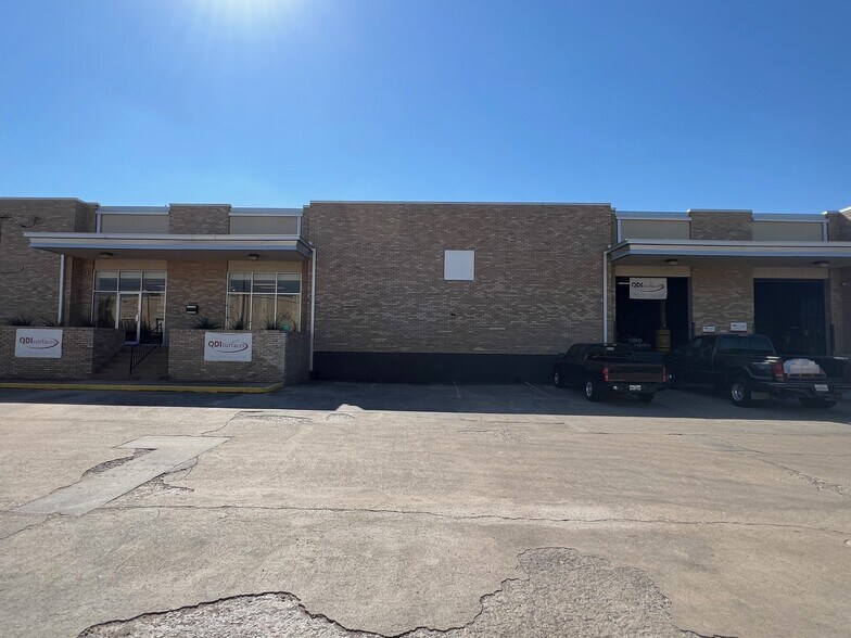 More Photos Of 2630 Andjon Dr, Dallas Distribution For Lease