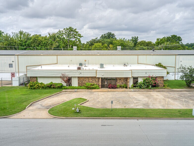 More Photos Of 1150 N Iroquois Ave, Tulsa Manufacturing For Lease