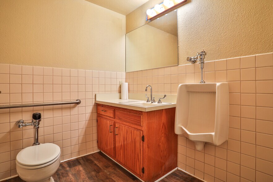 More Photos Of 11930 Goldring Rd, Arcadia Light Distribution For Sale