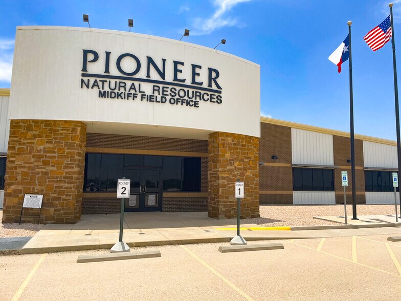 Primary Photo Of 2625 Co 180 rd, Garden City Manufacturing For Sale