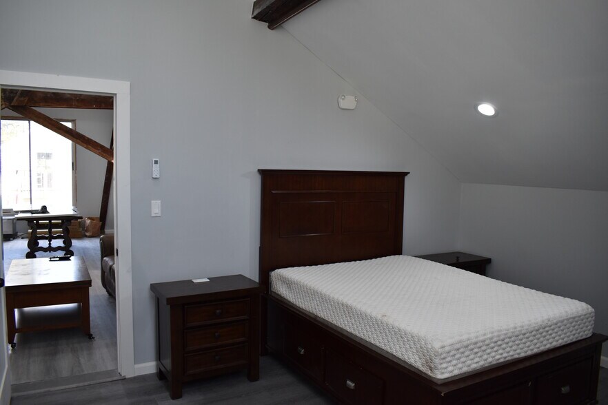 More Photos Of , Tannersville General Retail For Sale