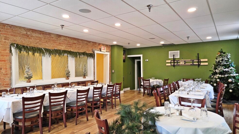More Photos Of 305 S Washington St, Alexandria Restaurant For Lease