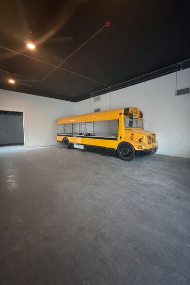 More Photos Of 205-209 NE 1st Ave, Hallandale Beach Flex For Lease