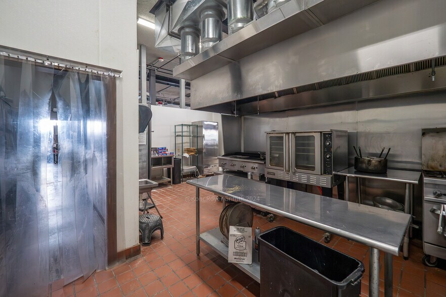 More Photos Of 143 W Center St, Marion Bar For Sale