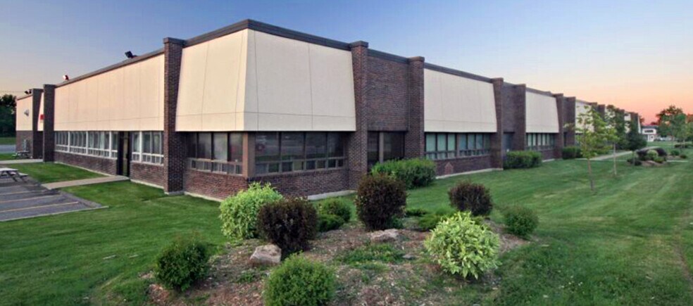 More Photos Of 16791-16821 Boul Hymus, Kirkland Warehouse For Lease