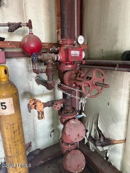 More Photos Of 835 Palmetto ave, Varnville Warehouse For Sale