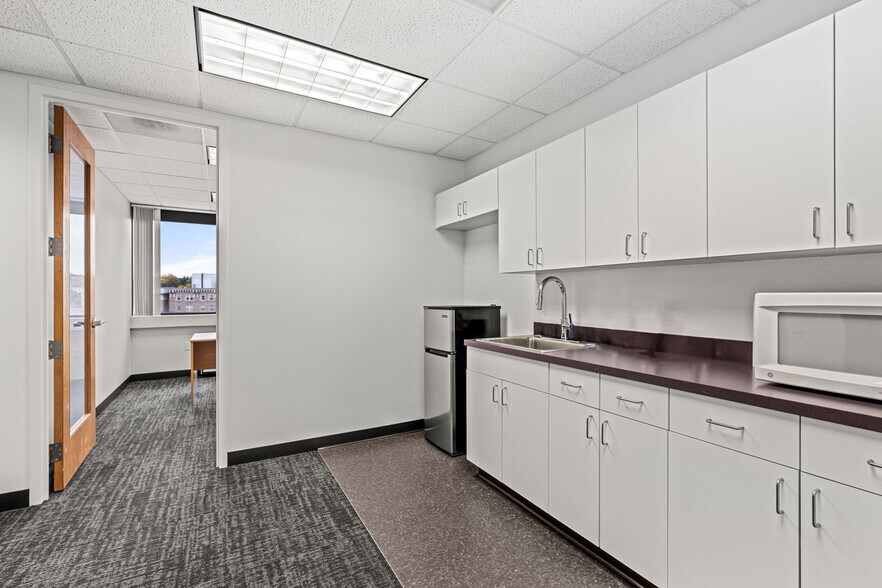 More Photos Of 300-334 Washington St, Newton Office For Lease